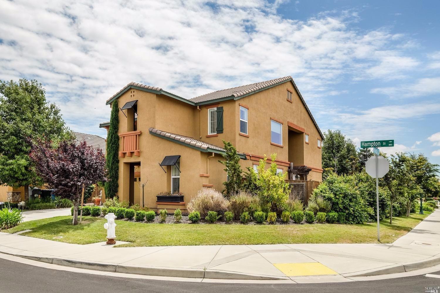 887 Hampton St, Vacaville, CA 95687 photo 1