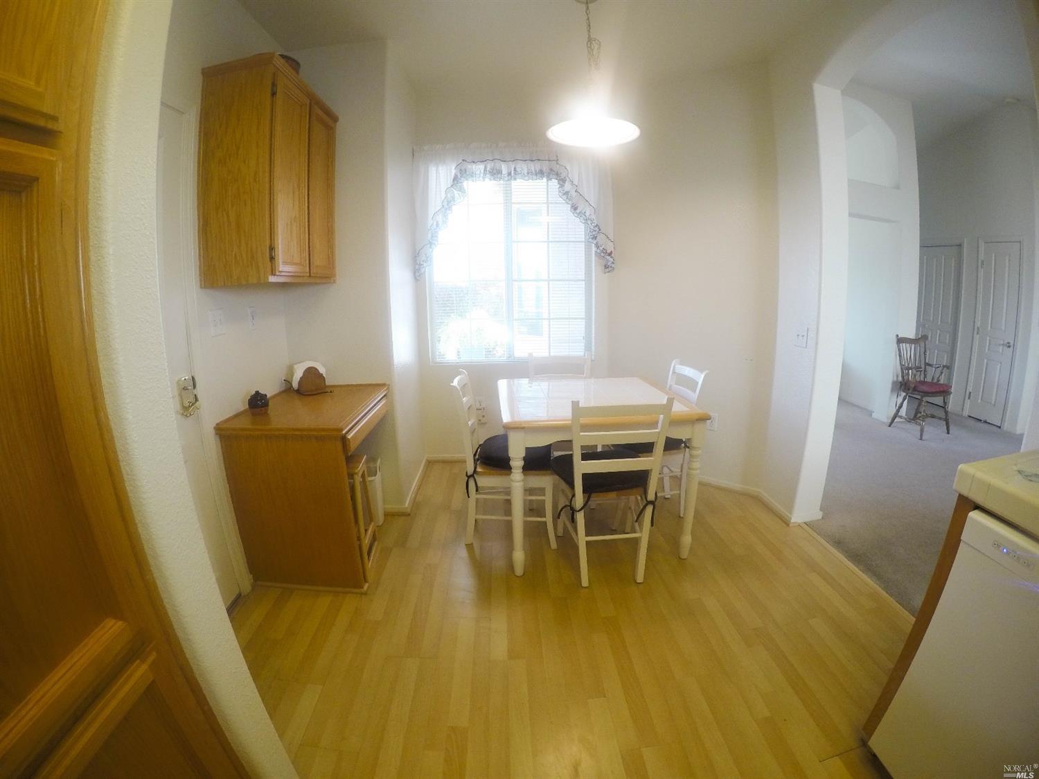 302 Bartlett Ln, Vacaville, CA 95687 photo 8