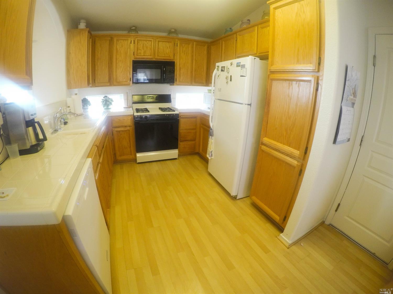 302 Bartlett Ln, Vacaville, CA 95687 photo 6