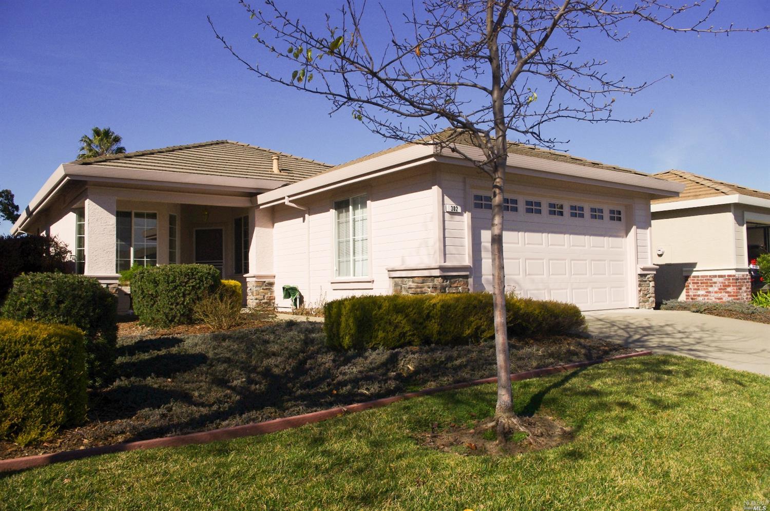 302 Bartlett Ln, Vacaville, CA 95687 photo 2