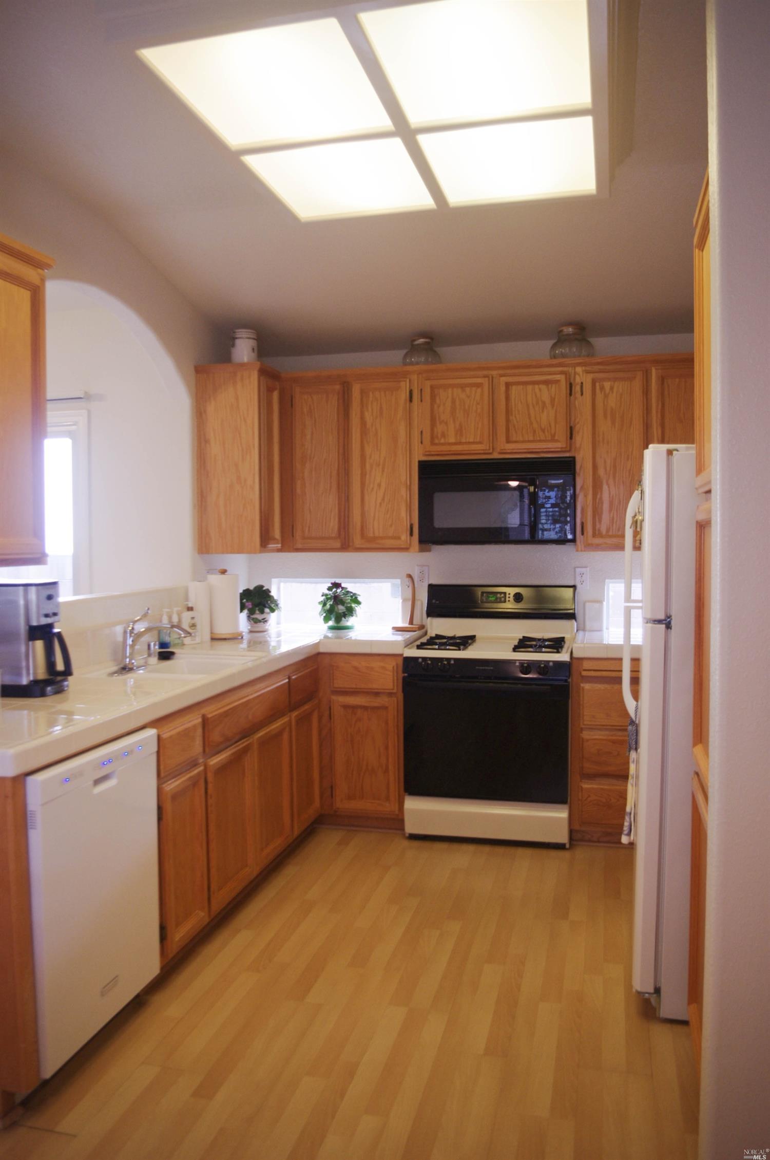 302 Bartlett Ln, Vacaville, CA 95687 photo 3