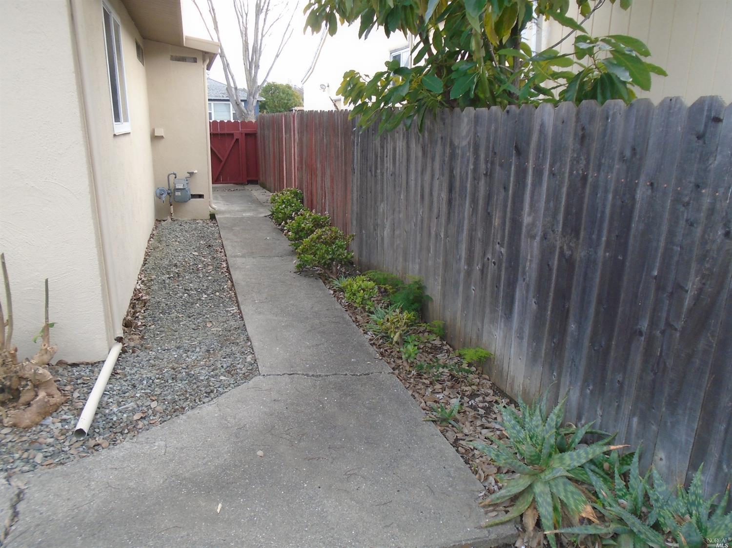 2210 Teakwood St, Vallejo, CA 94591 photo 25