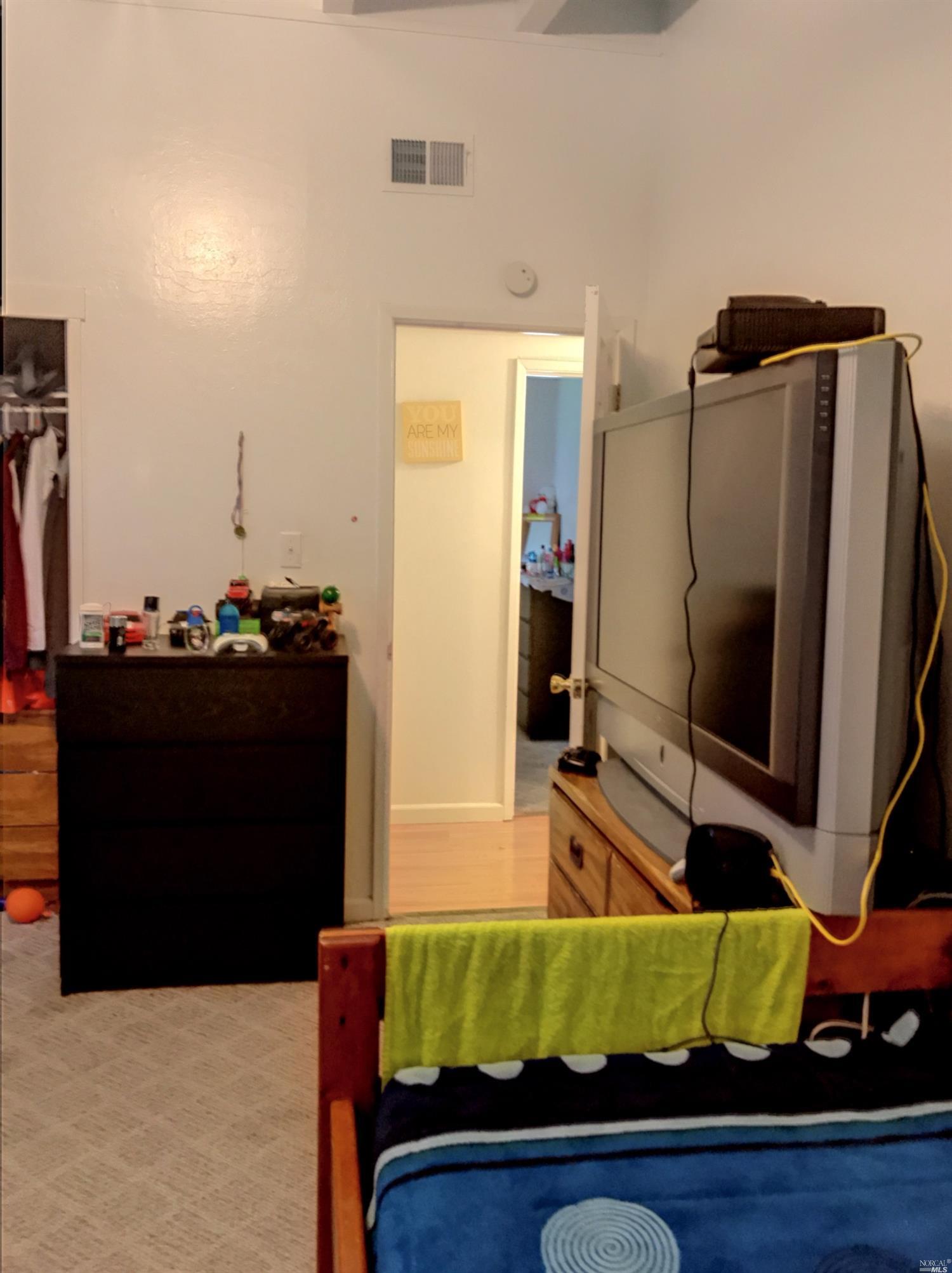 512 E Colorado St, Fairfield, CA 94533 photo 25