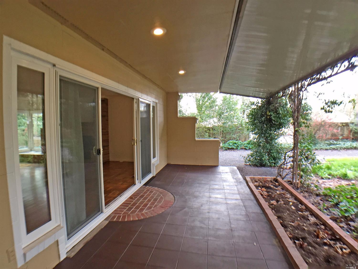 535 S Spring St, Ukiah, CA 95482 photo 4