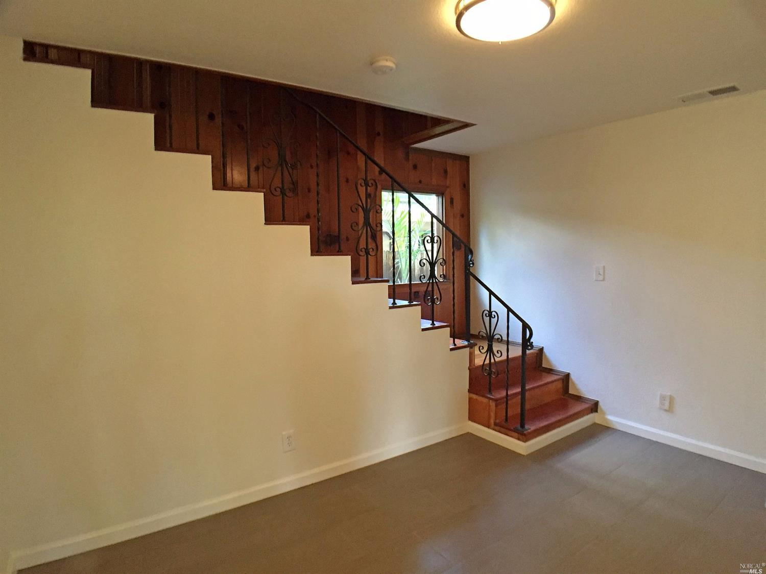 535 S Spring St, Ukiah, CA 95482 photo 5