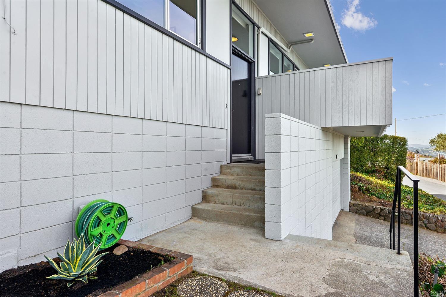 54 Vista Clara Rd, Sausalito, CA 94965 photo 2