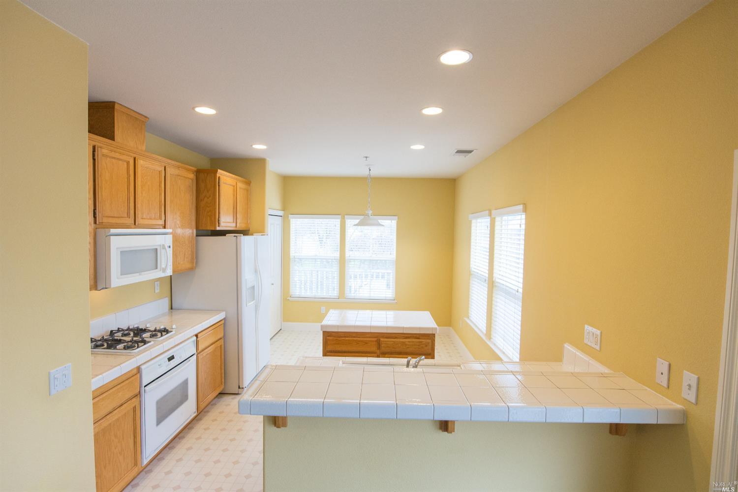 9026 Windsor Rd, Windsor, CA 95492 photo 2