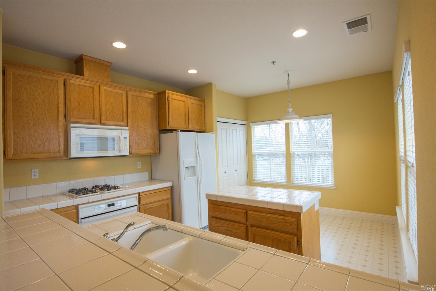 9026 Windsor Rd, Windsor, CA 95492 photo 5