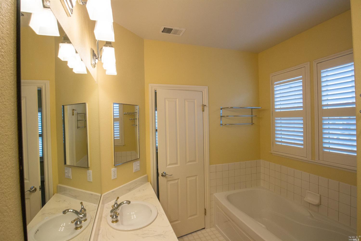 9026 Windsor Rd, Windsor, CA 95492 photo 13