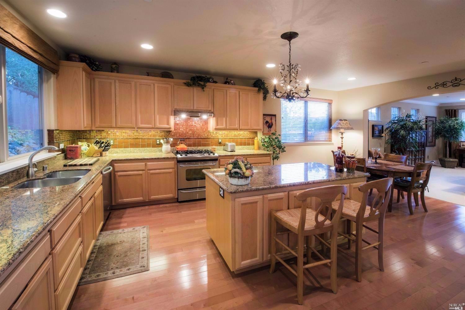 832 Reichert Ave, Novato, CA 94945 photo 3