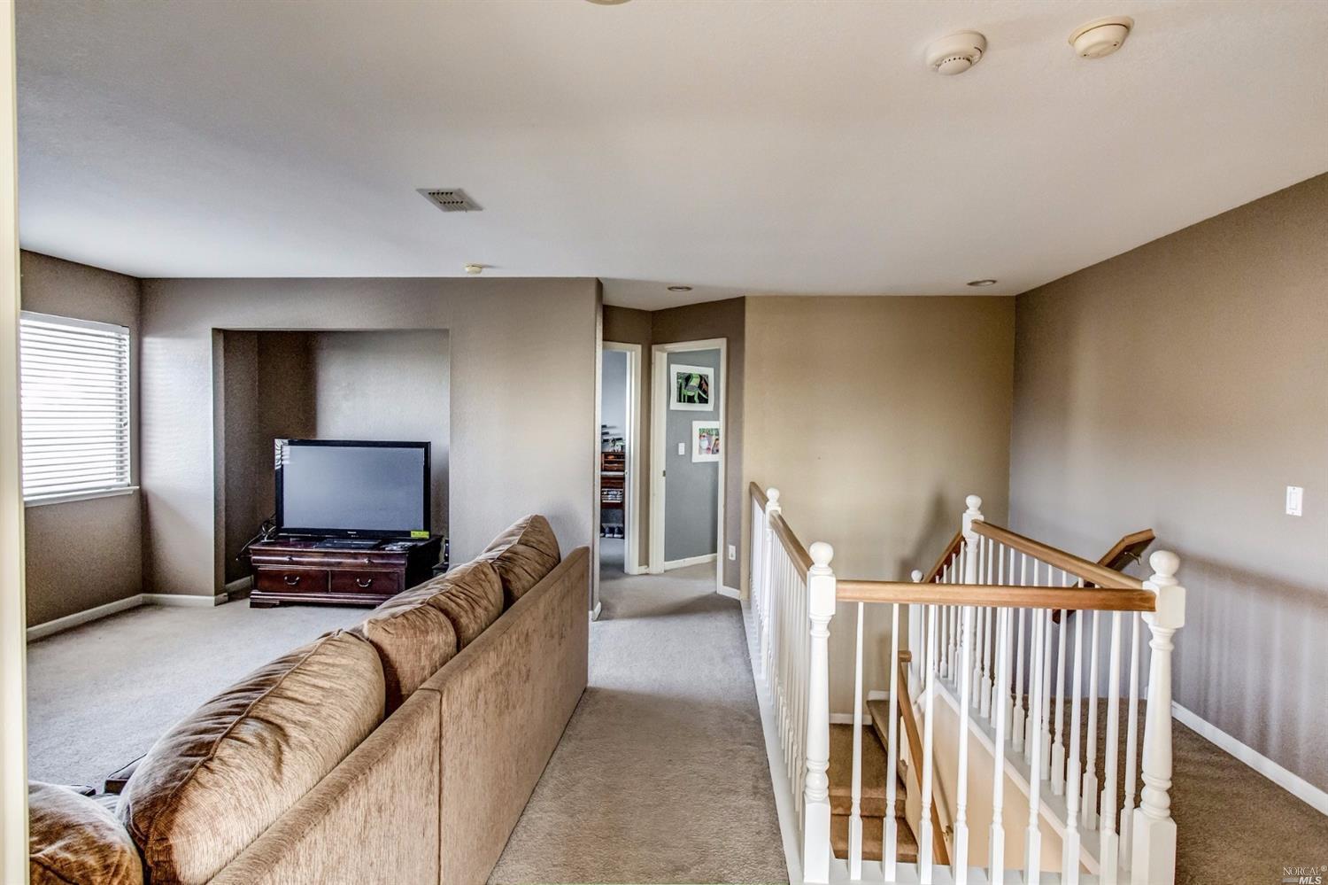 6454 Eagle Ridge Dr, Vallejo, CA 94591 photo 2