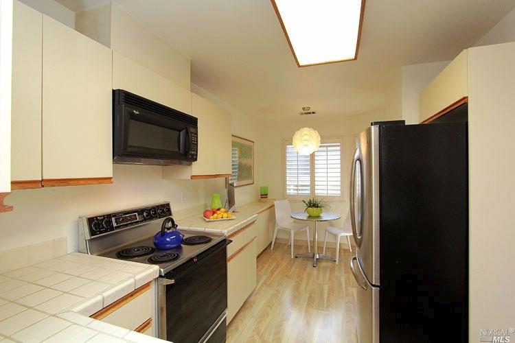 211 Koch Rd, Corte Madera, CA 94925 photo 2