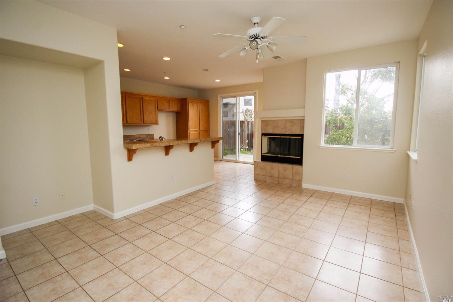 705 Salmon Pl, Fairfield, CA 94533 photo 9