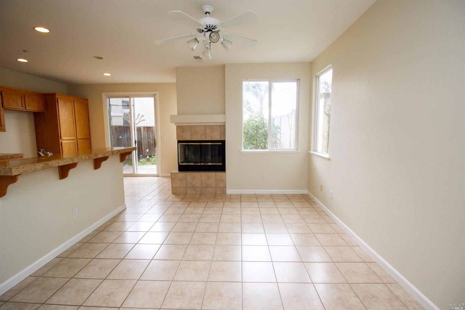 705 Salmon Pl, Fairfield, CA 94533 photo 8