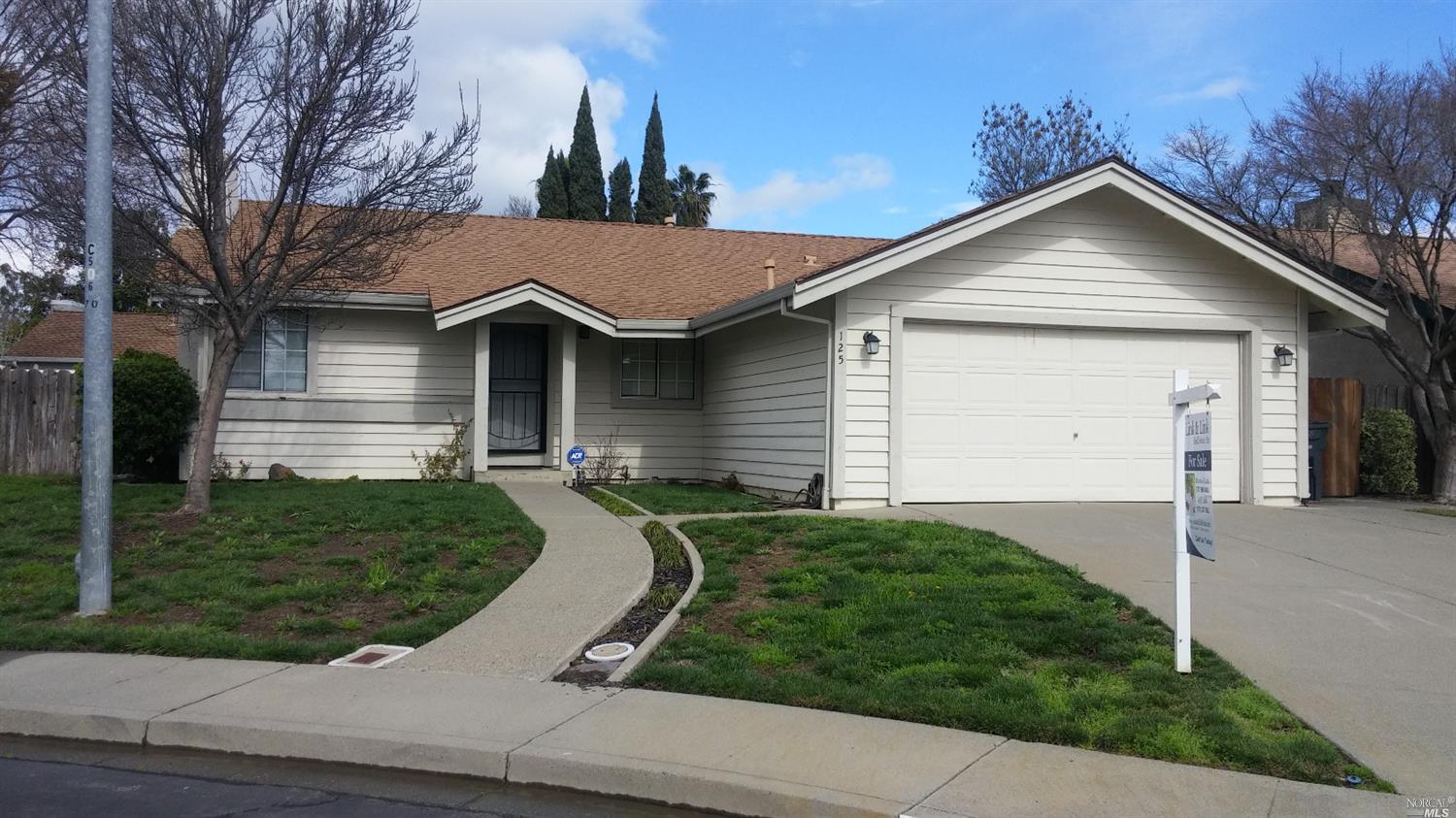 125 Tyrone Ct, Vacaville, CA 95688 photo 2