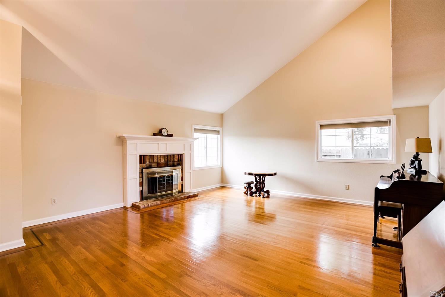 1750 Markham Ct, Fairfield, CA 94534 photo 5