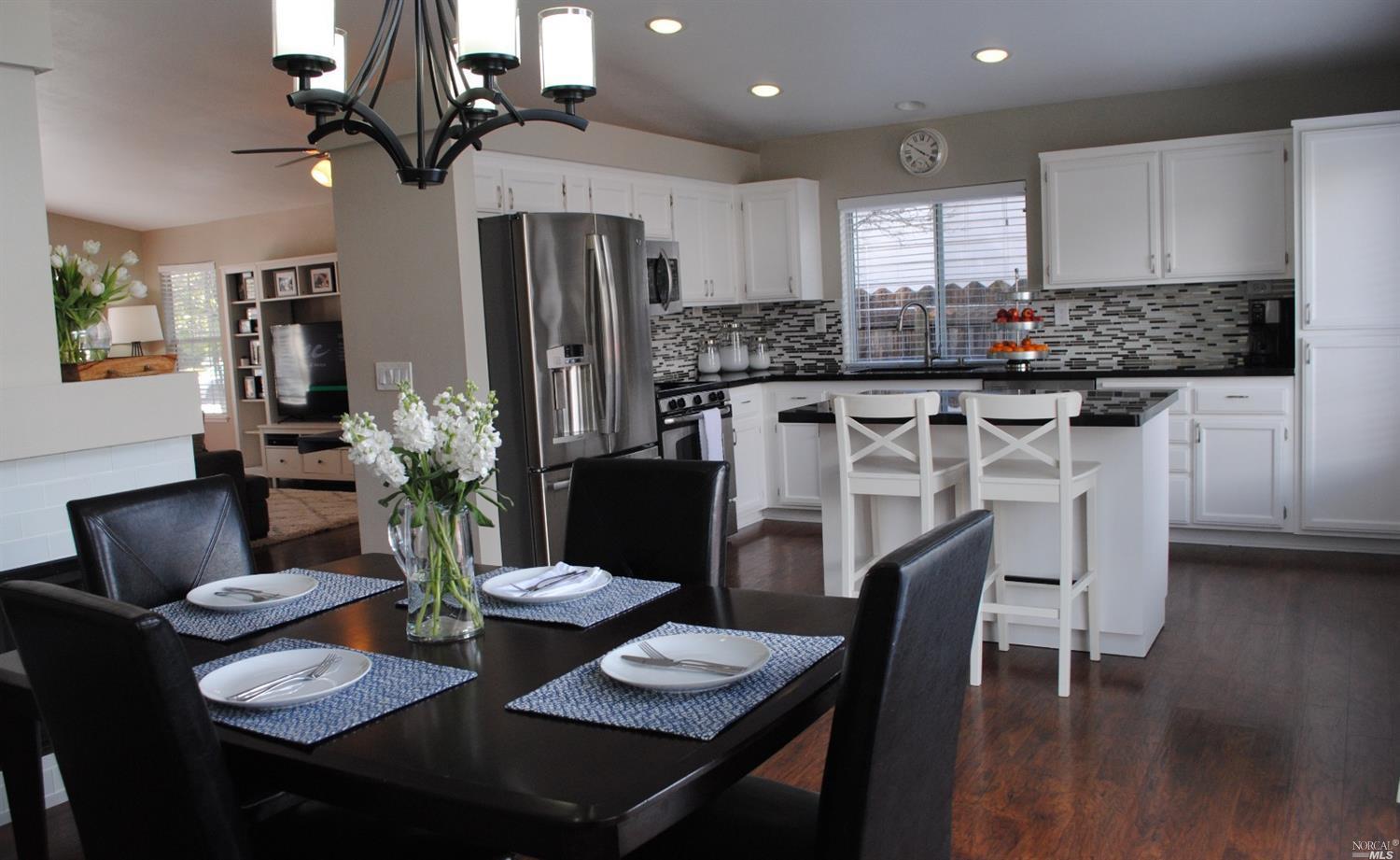 643 Leafhaven Ln, Windsor, CA 95492 photo 2