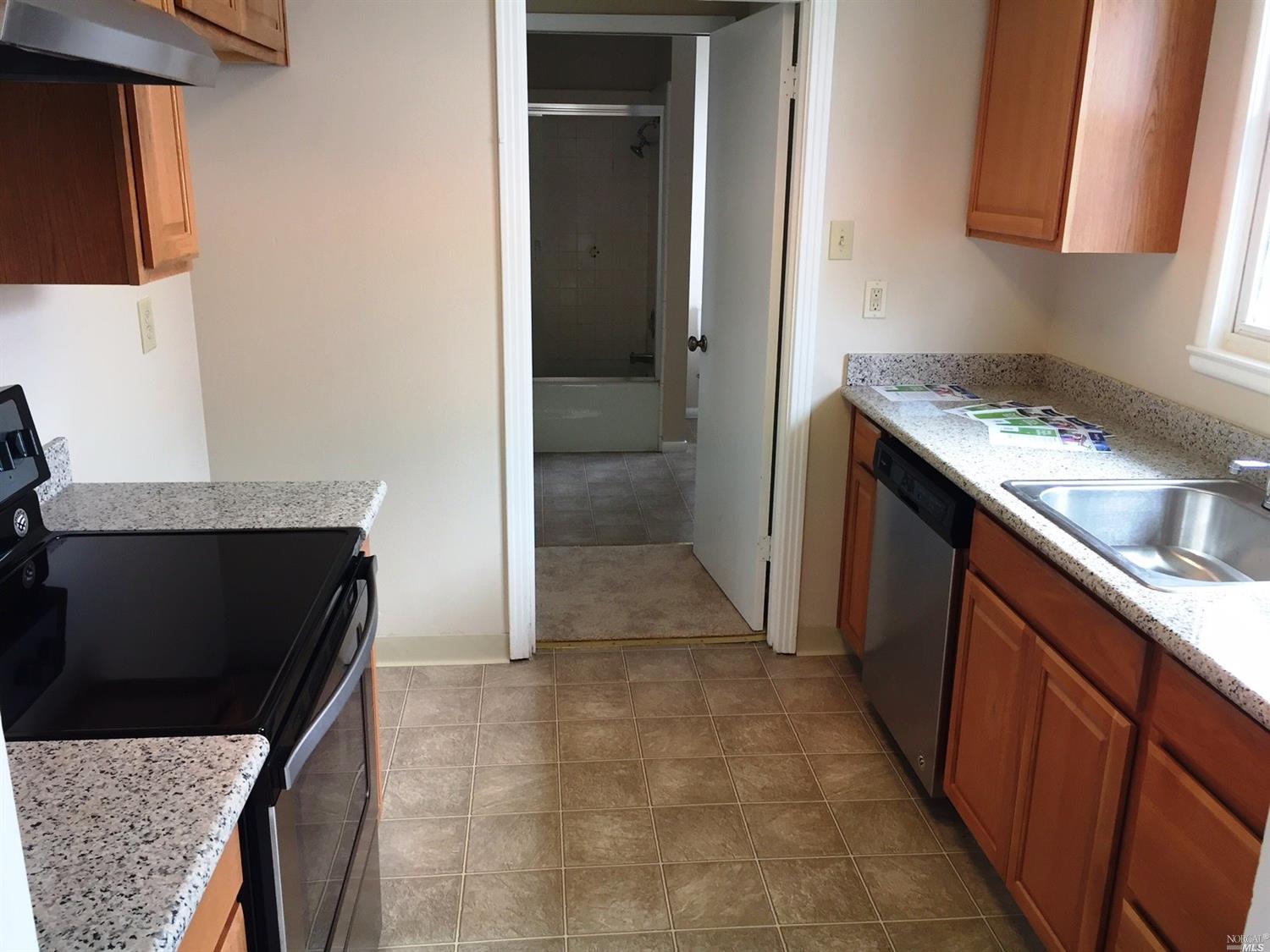 1433 Empire St, Fairfield, CA 94533 photo 4