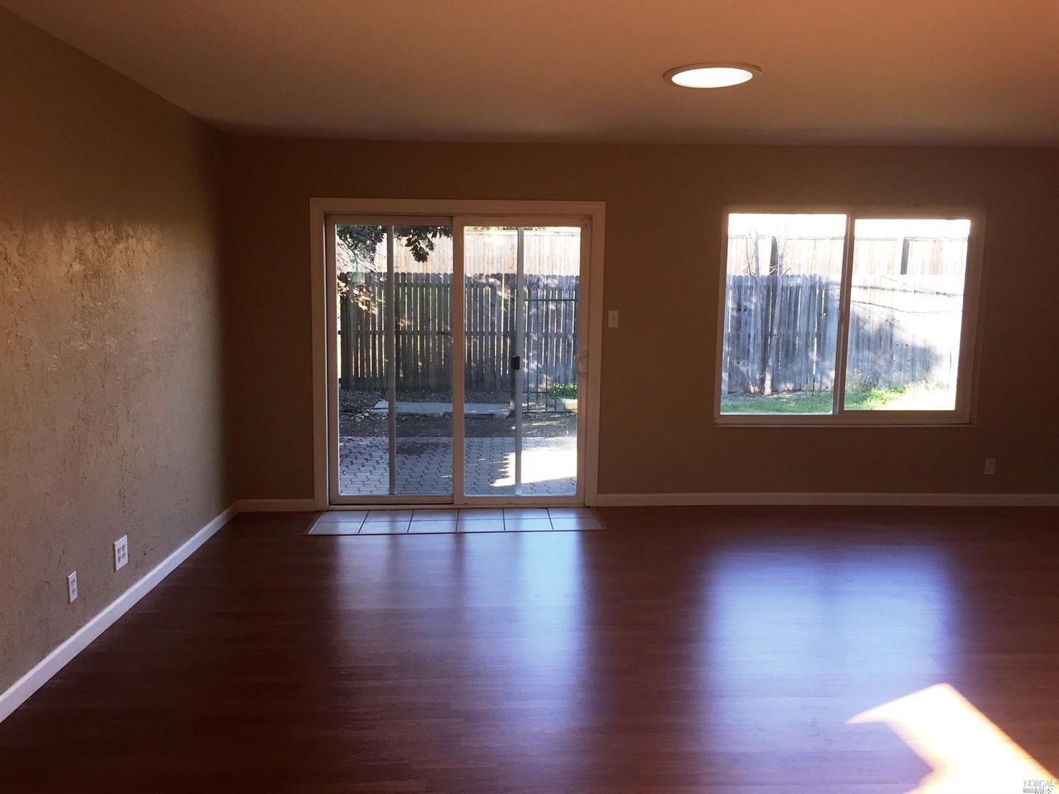 208 Juniper St, Vacaville, CA 95688 photo 4
