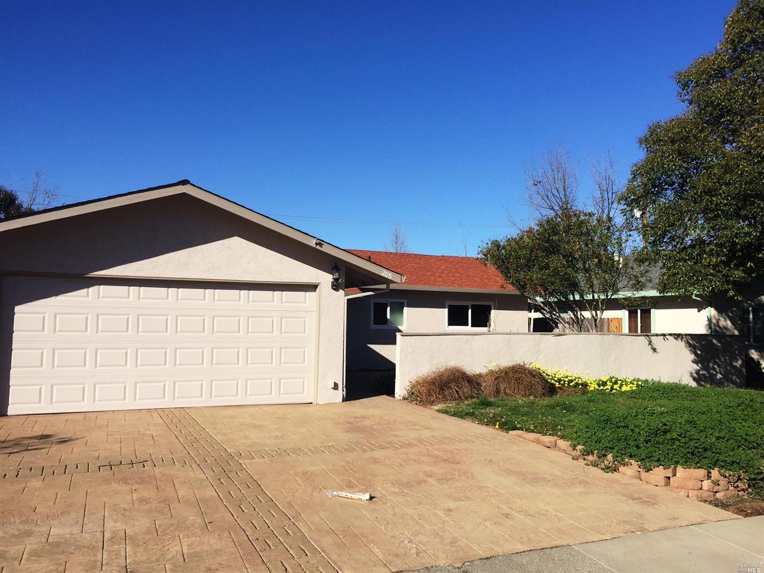 208 Juniper St, Vacaville, CA 95688 photo 1