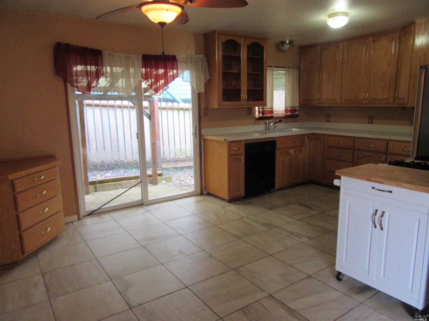 1052 Poplar Ave, Willits, CA 95490 photo 3