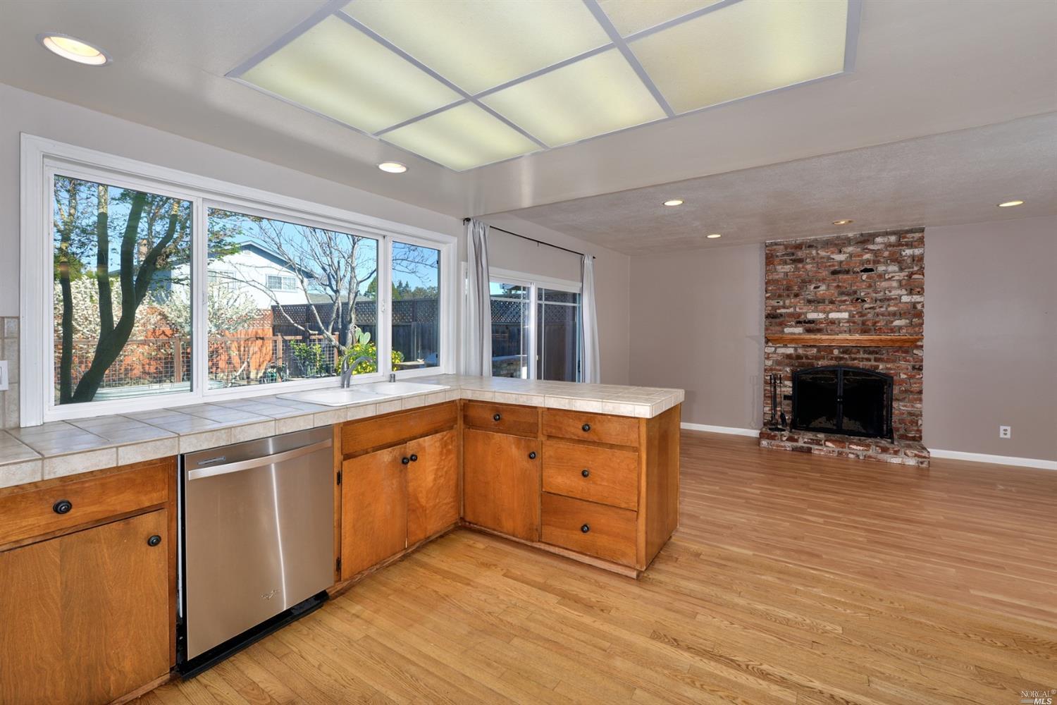 1637 E Madison St, Petaluma, CA 94954 photo 9