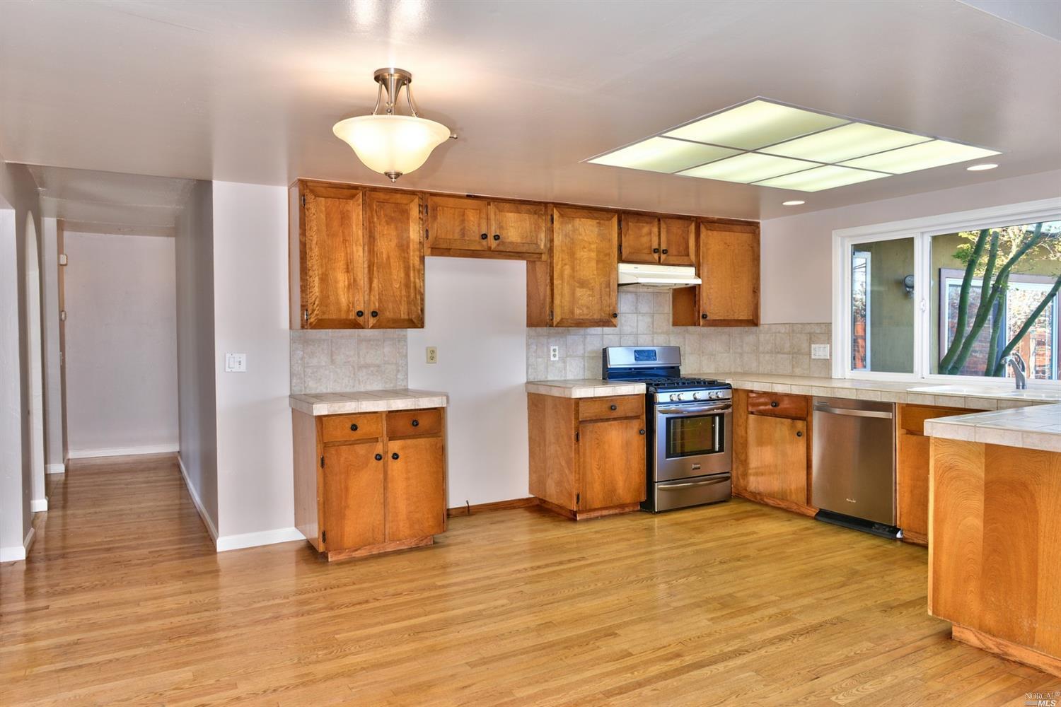 1637 E Madison St, Petaluma, CA 94954 photo 8
