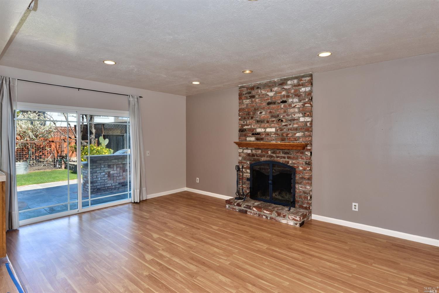 1637 E Madison St, Petaluma, CA 94954 photo 5