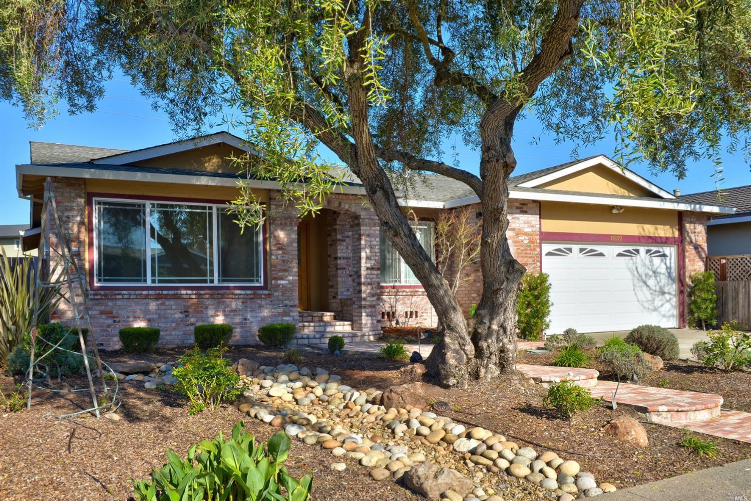 1637 E Madison St, Petaluma, CA 94954 photo 2