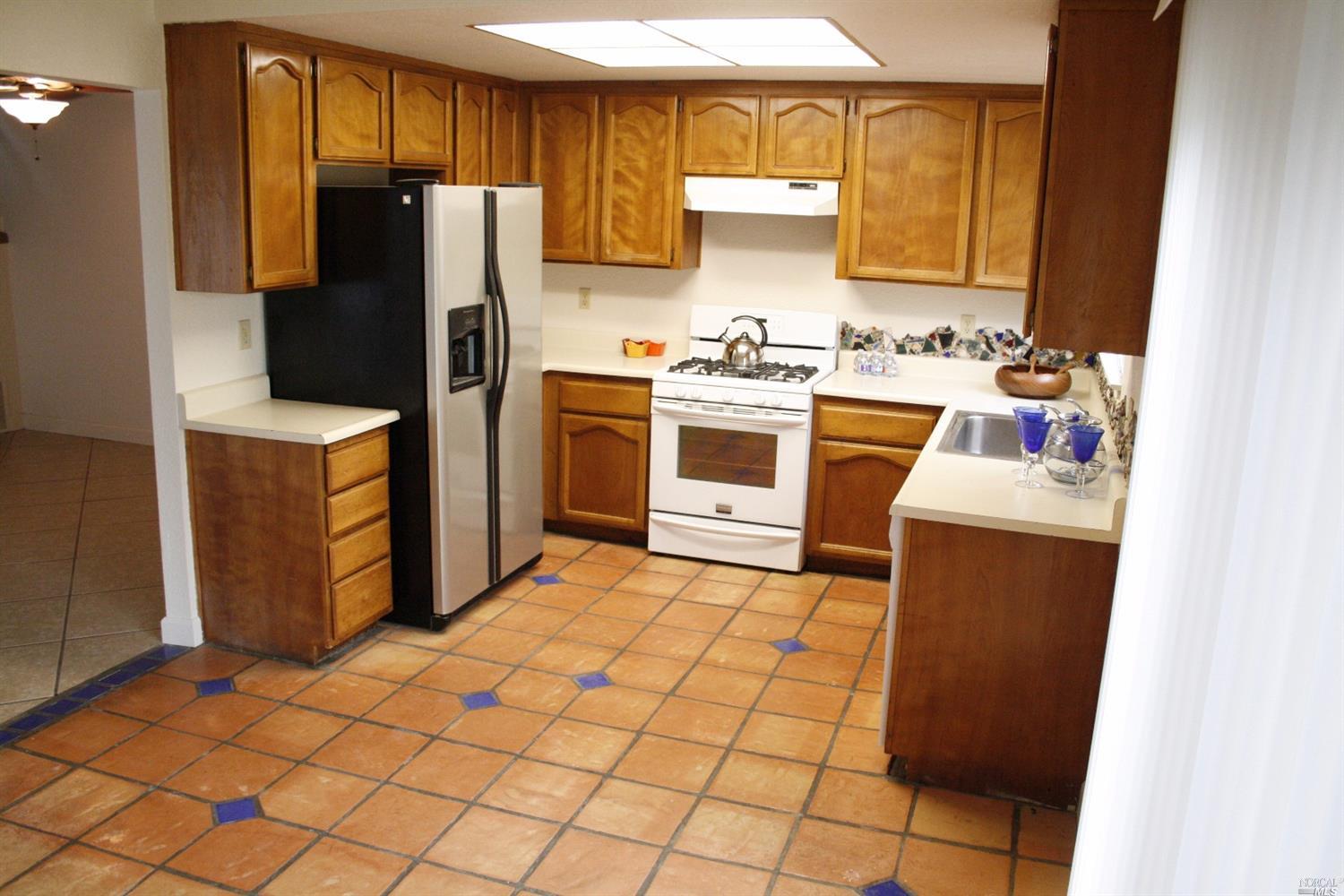 1580 Matthew Dr, Fairfield, CA 94533 photo 4