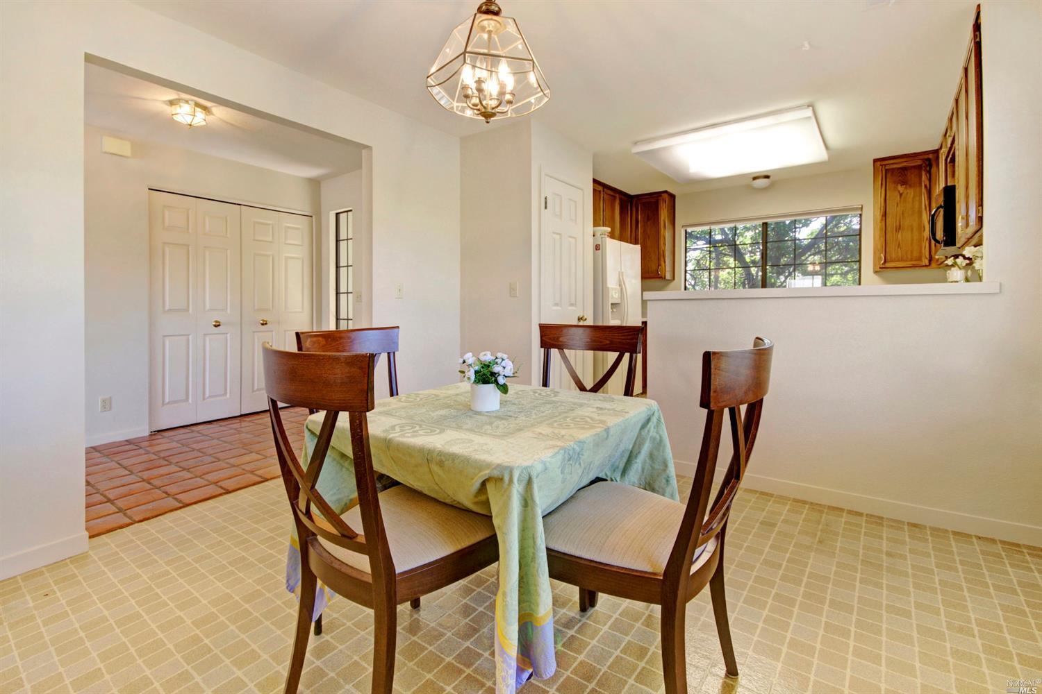 686 Oregon St, Sonoma, CA 95476 photo 4