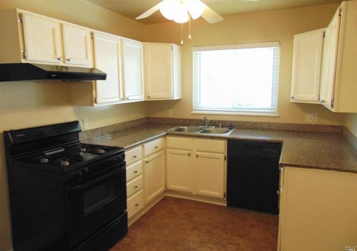 376 Pepper Dr, Vallejo, CA 94589 photo 5