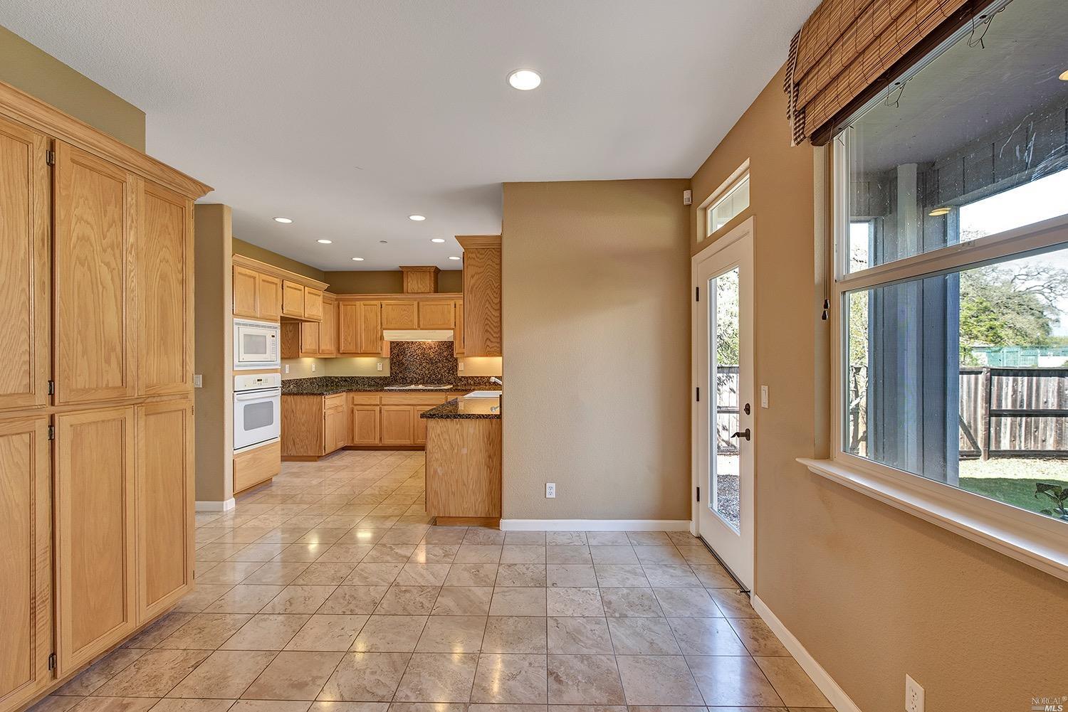 8350 Vercelli Ct, Windsor, CA 95492 photo 9