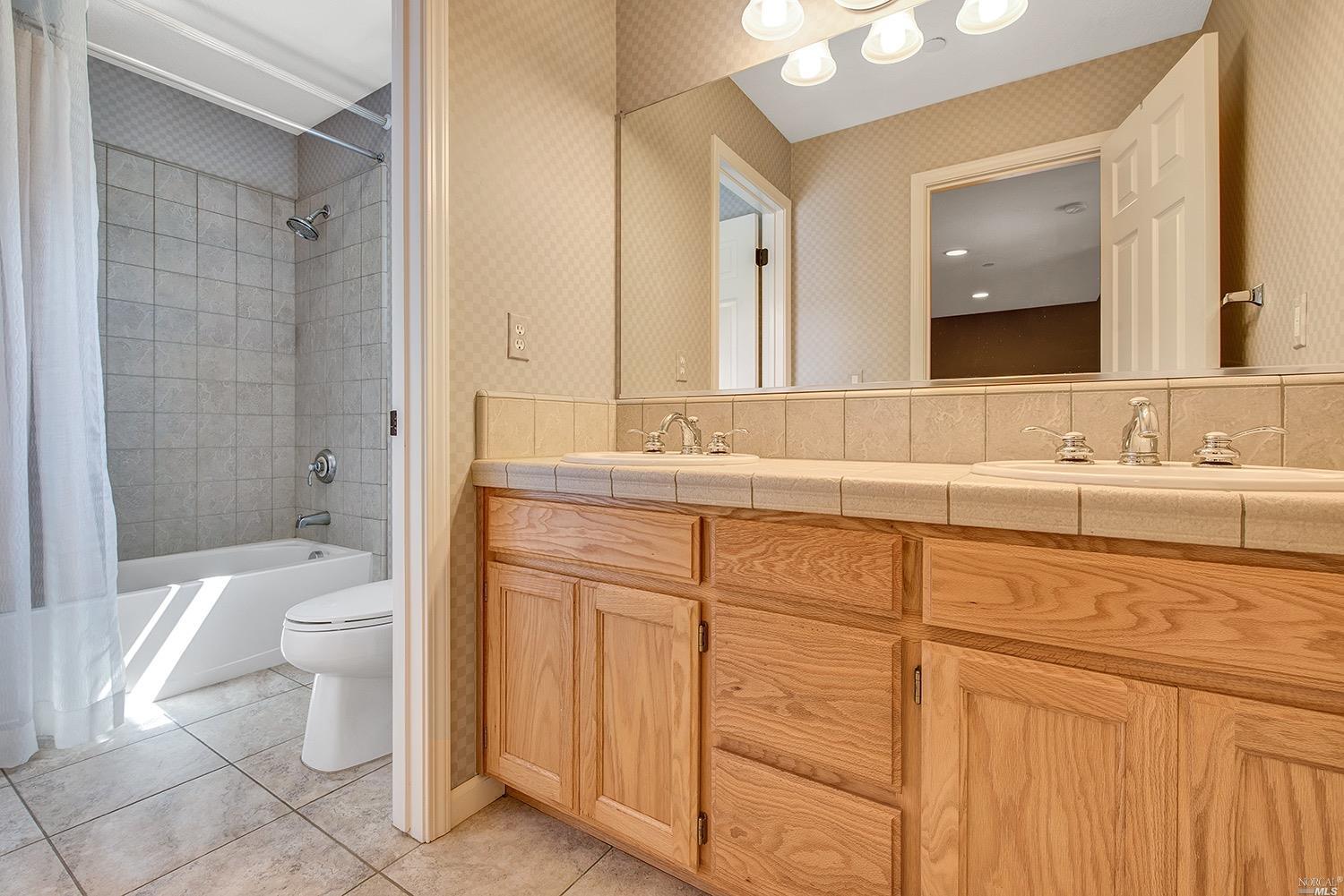 8350 Vercelli Ct, Windsor, CA 95492 photo 16