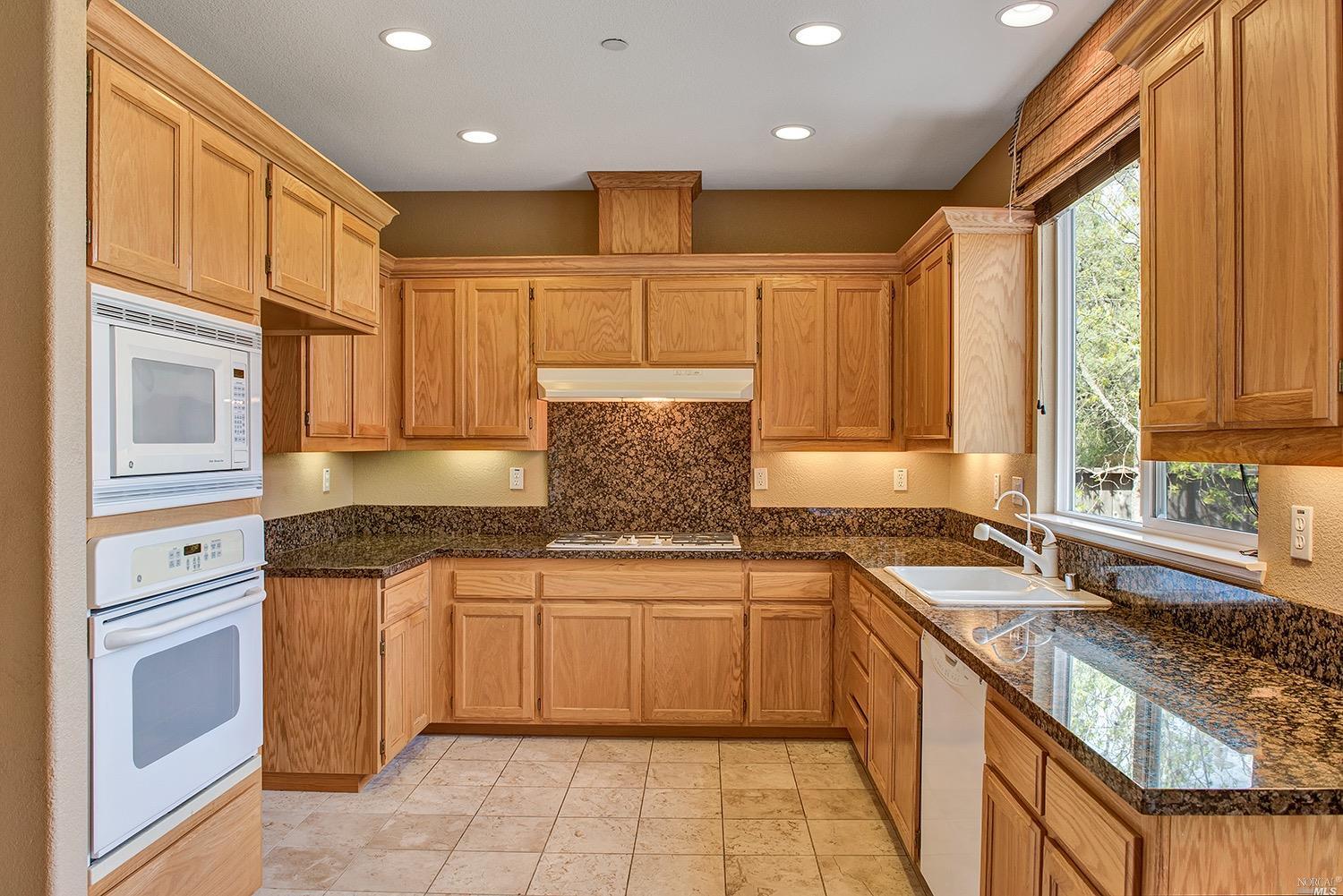 8350 Vercelli Ct, Windsor, CA 95492 photo 7