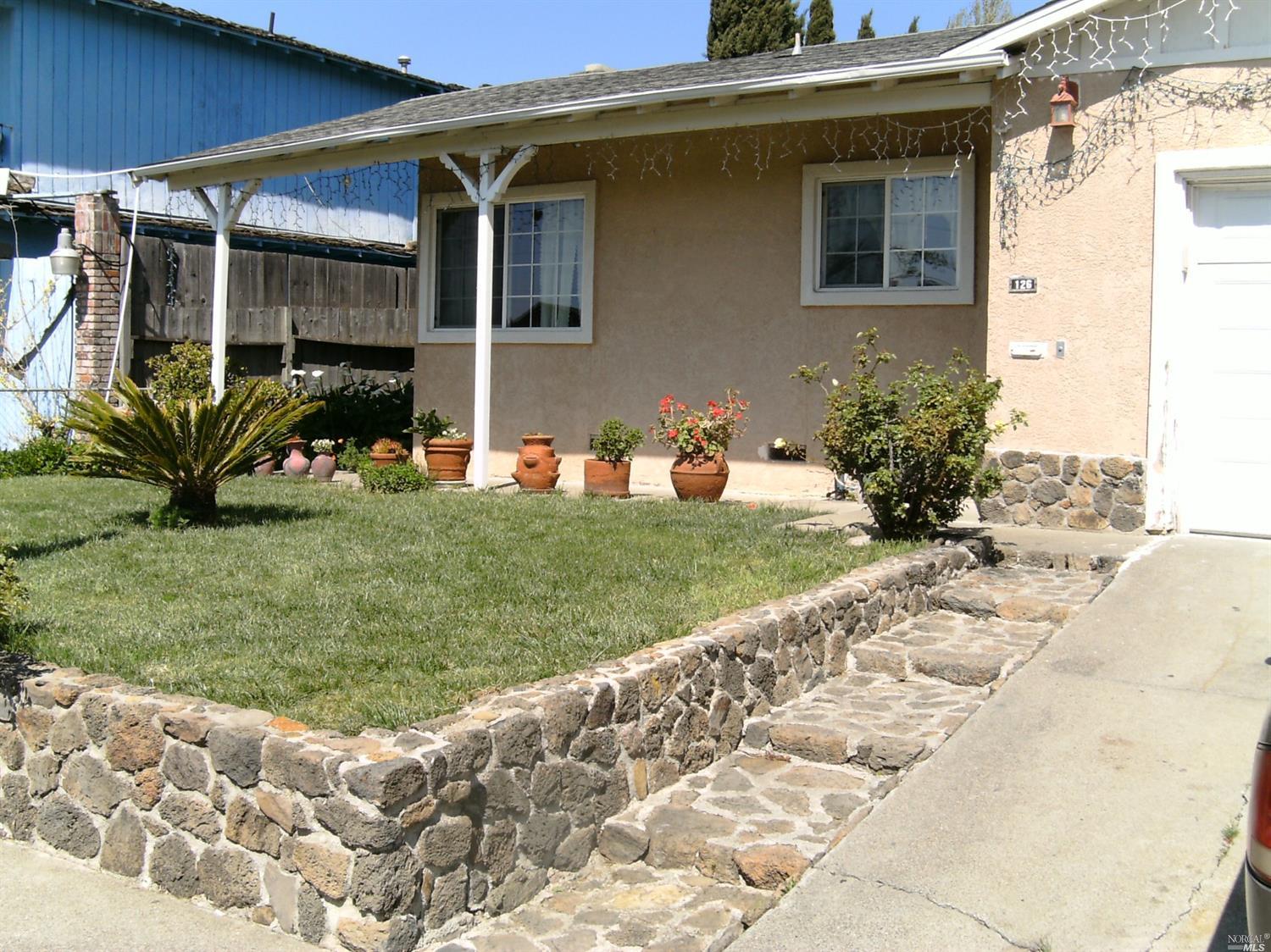126 Violet Dr, Vallejo, CA 94589 photo 2