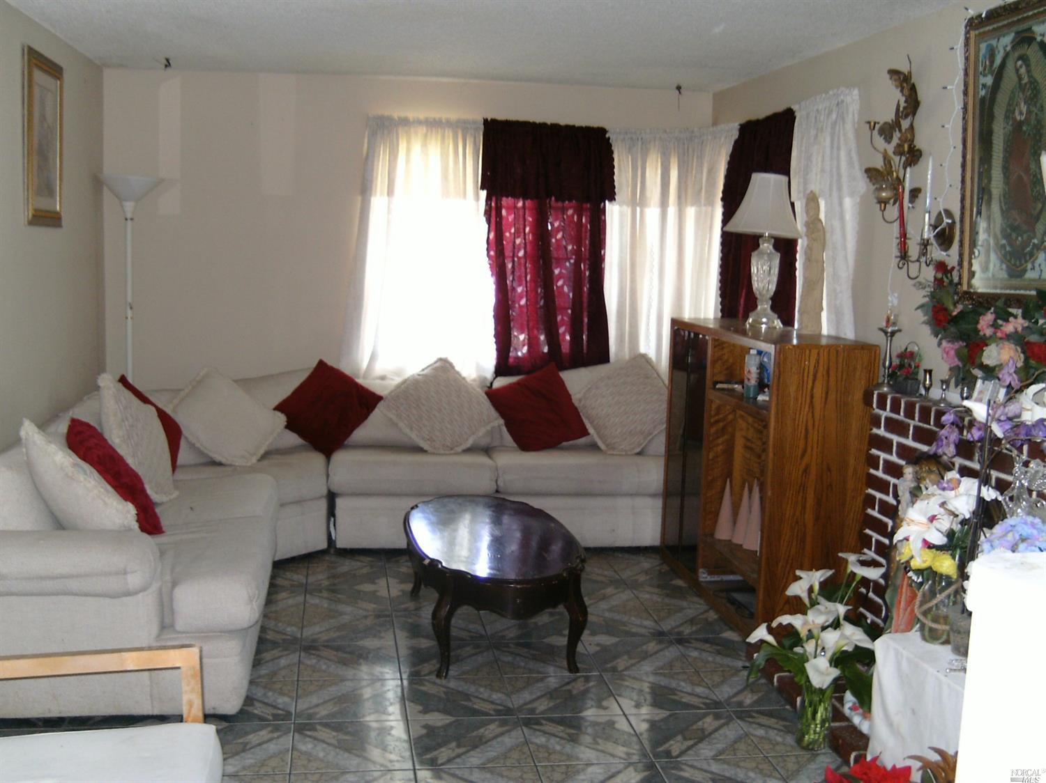 126 Violet Dr, Vallejo, CA 94589 photo 3