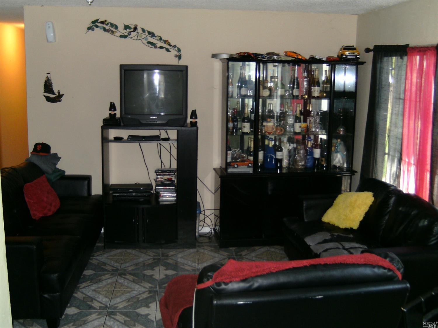 126 Violet Dr, Vallejo, CA 94589 photo 4