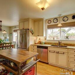 612 Smoketree Ct, Windsor, CA 95492 photo 2