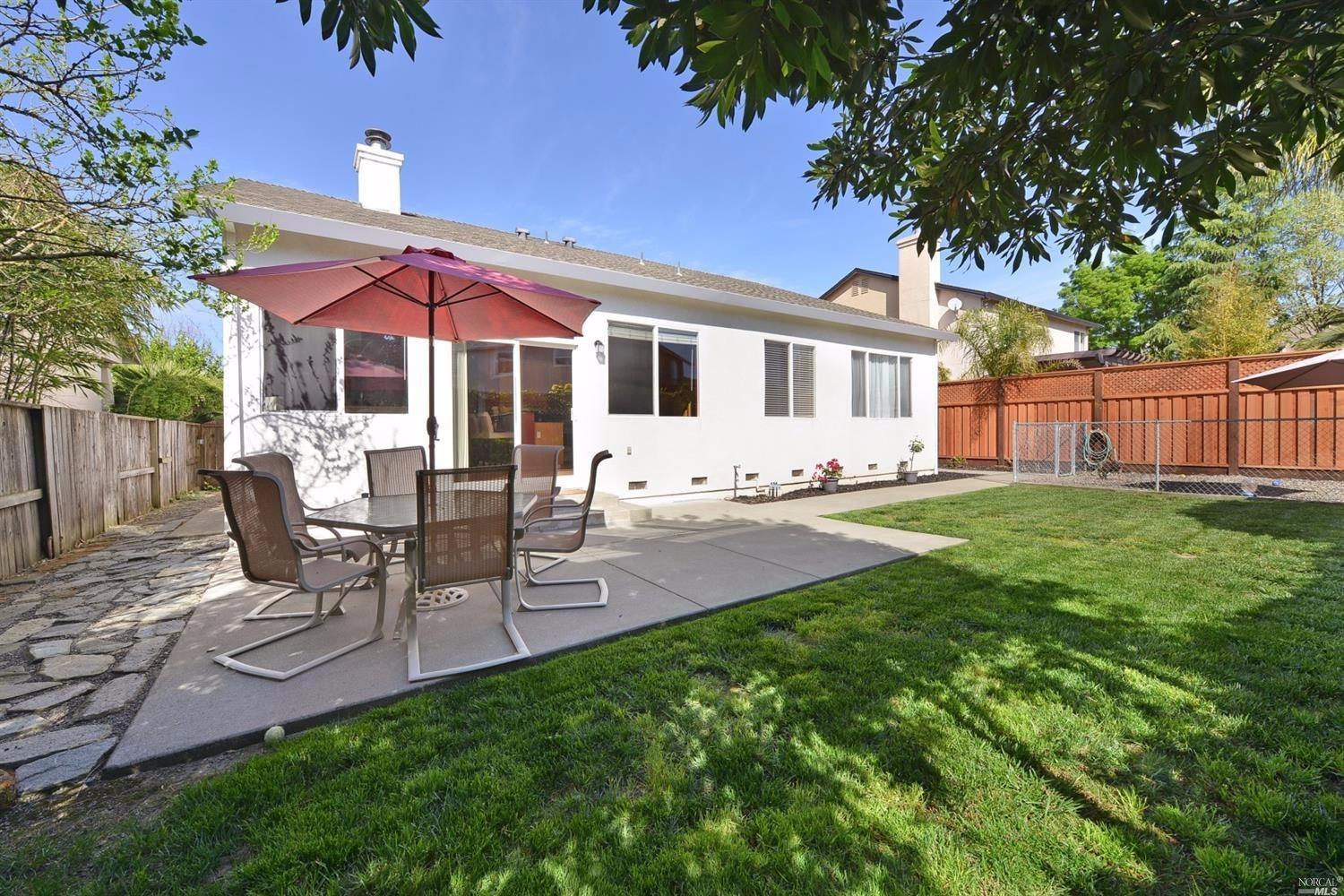 9114 Saint James Pl, Windsor, CA 95492 photo 2