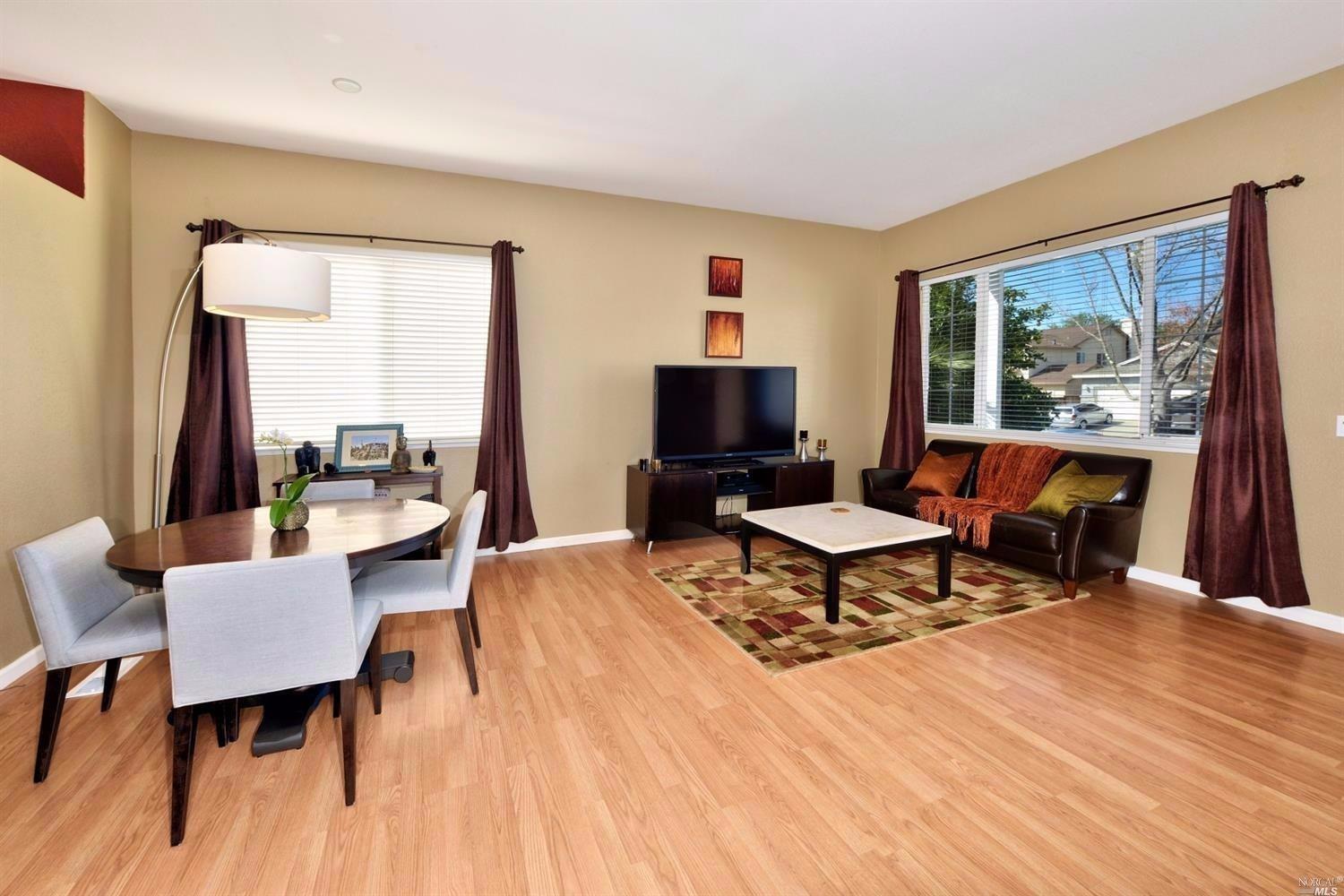 9114 Saint James Pl, Windsor, CA 95492 photo 8