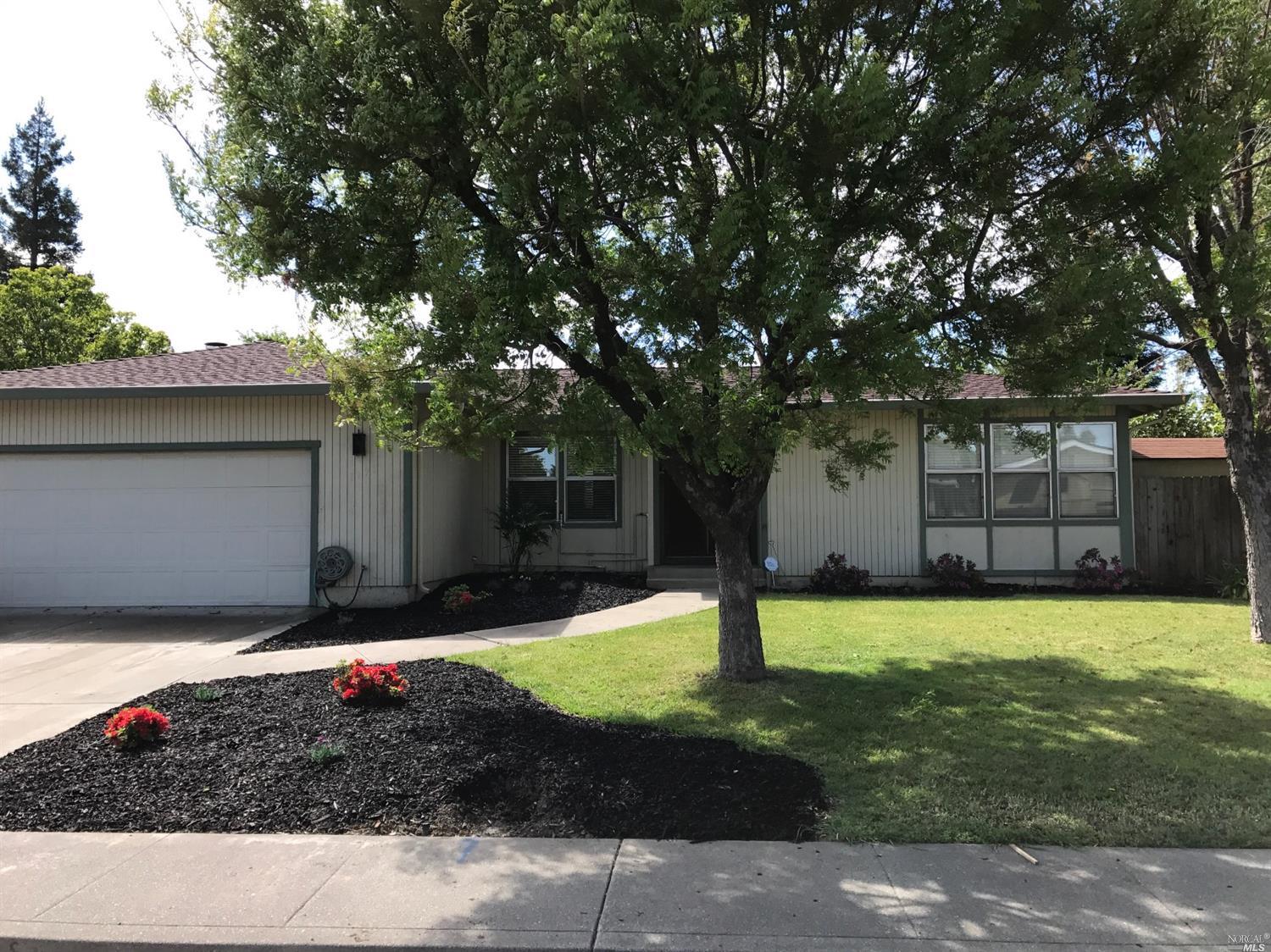 1195 Parkgreen Dr, Dixon, CA 95620 photo 1
