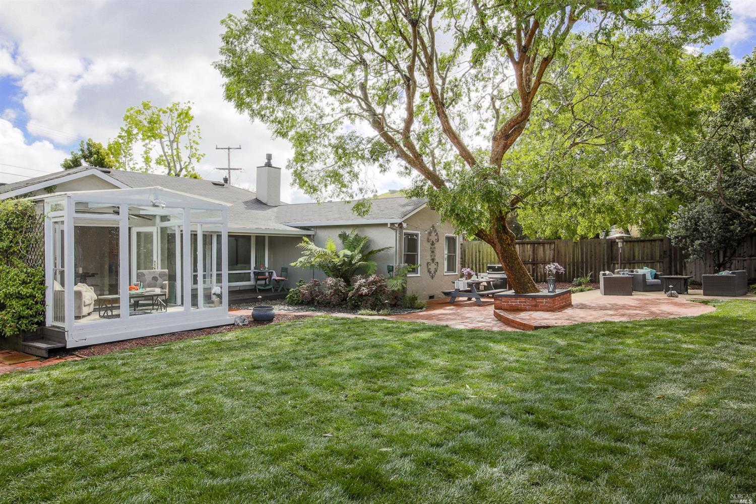 8 Echo Ave, Corte Madera, CA 94925 photo 3