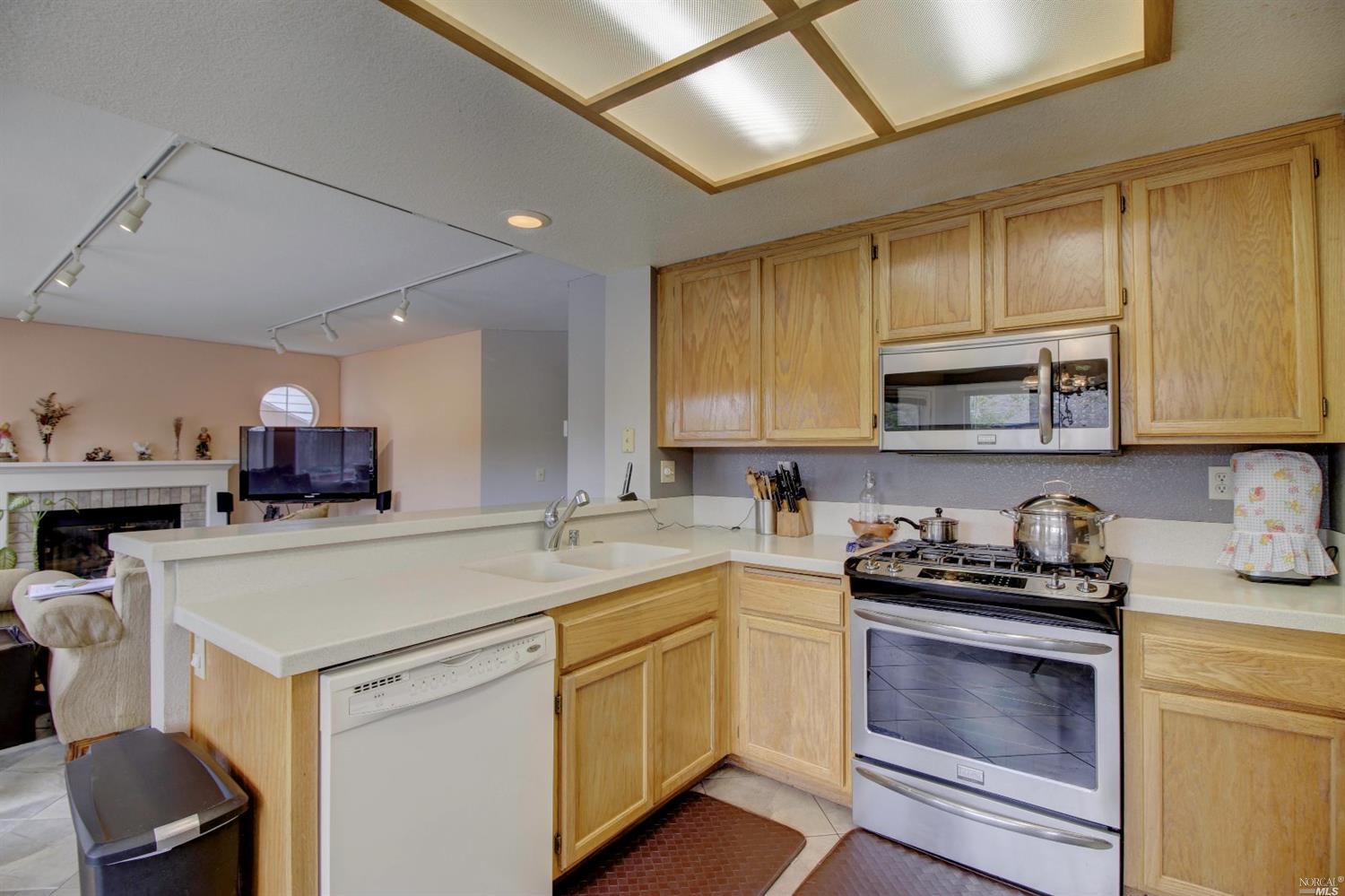 9564 Wellington Cir, Windsor, CA 95492 photo 13