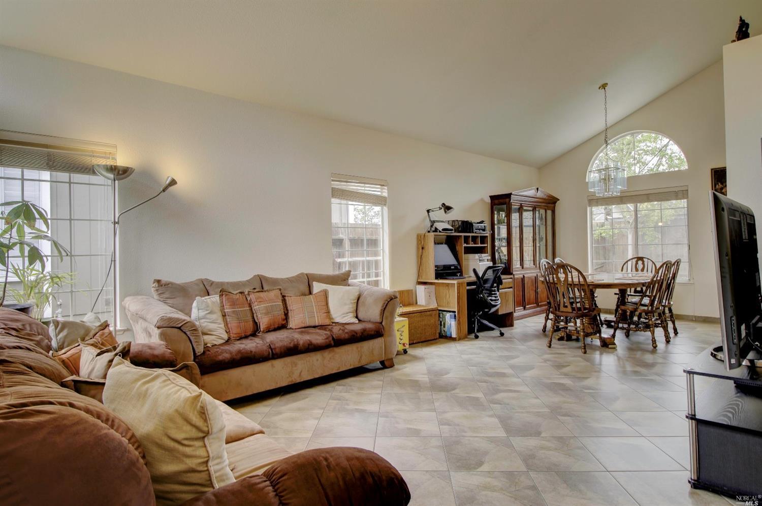 9564 Wellington Cir, Windsor, CA 95492 photo 6