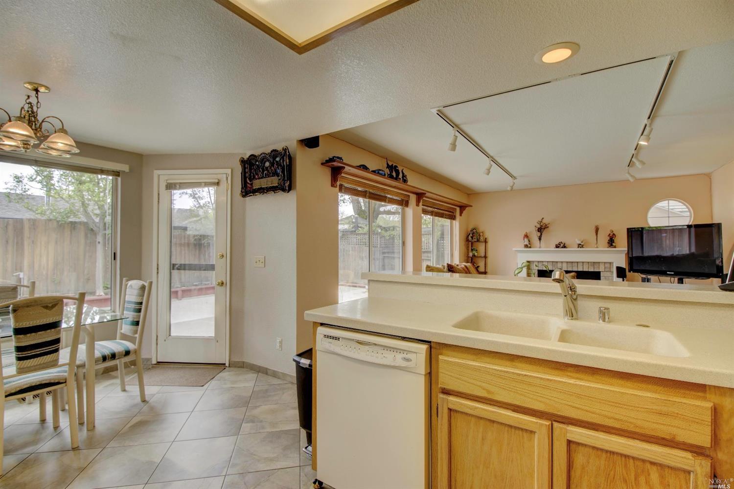 9564 Wellington Cir, Windsor, CA 95492 photo 12