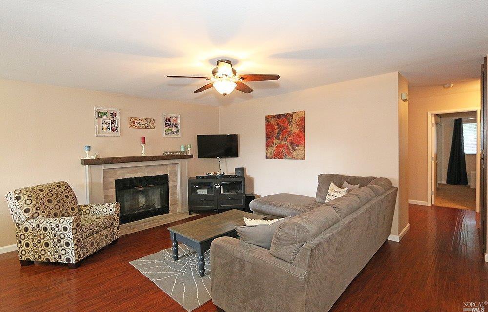 437 Ginny Dr, Windsor, CA 95492 photo 2