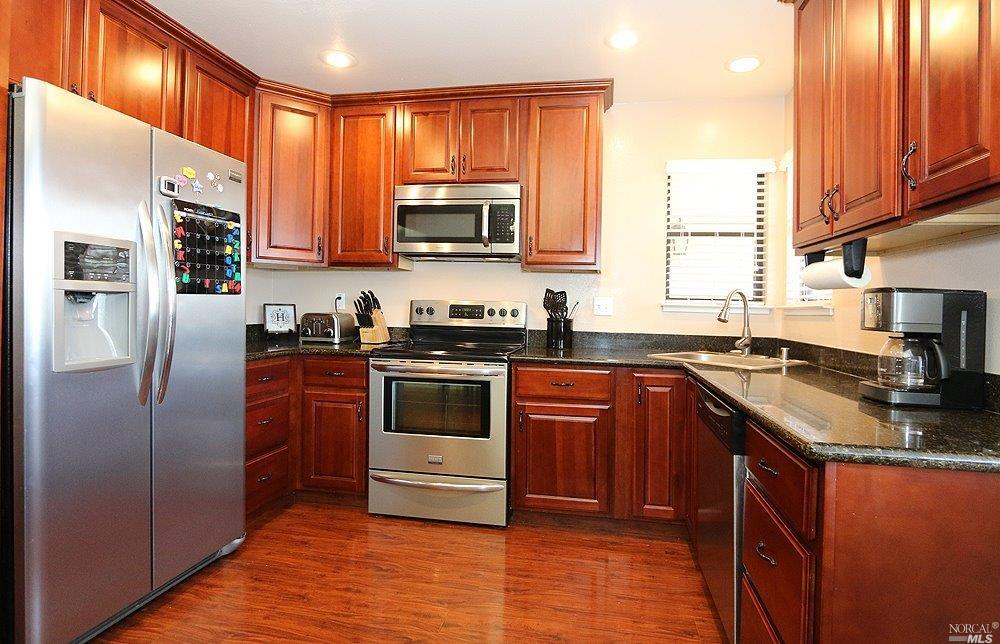437 Ginny Dr, Windsor, CA 95492 photo 4