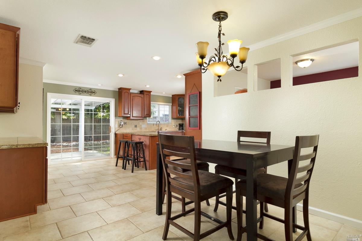 635 Devonshire Dr, Dixon, CA 95620 photo 8
