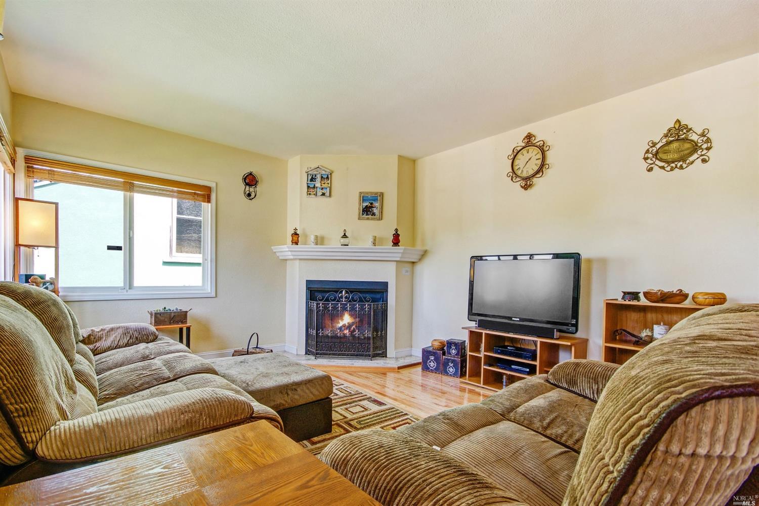 332 Benson Ave, Vallejo, CA 94590 photo 4
